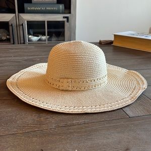 🆕 Large Beige Straw Hat